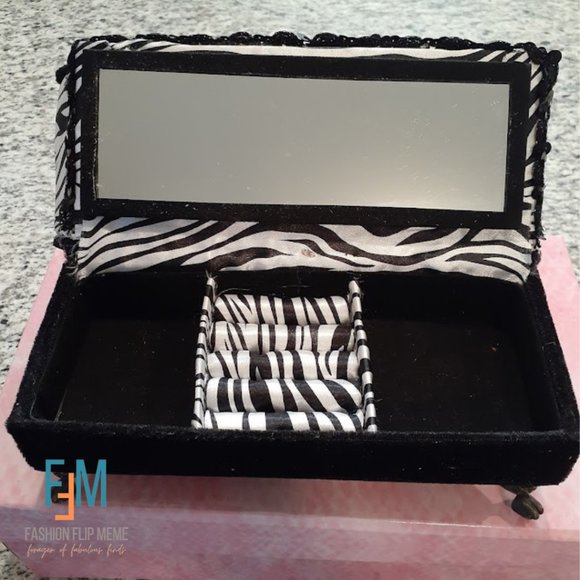 3 Piece Sofa and High Heels Jewelry Box and Ring Holders Set - Picture 9 of 12